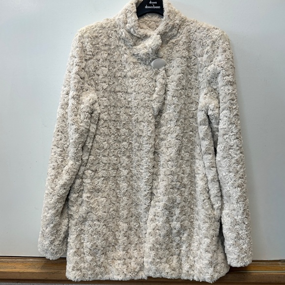 Dennis Basso Faux Fur Cream Swirl Coat Fully Lined Size Small - Picture 3 of 16